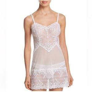 NEW WACOAL Embrase Lace Chemise